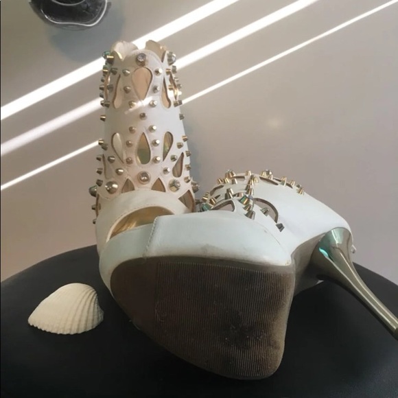 Gold studded booties - Picture 3 of 4